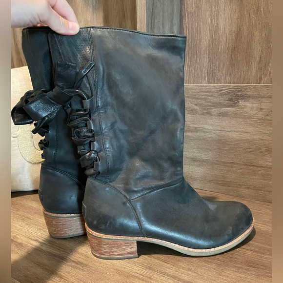Ugg Women’s Black Leather Lace up Bow tie boots size 8 - Picture 1 of 4